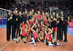 VOLEYBOLDA BAYAN MİLLİ TAKIMI RUSYA YI YENDİ