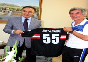 VALİ ALTIPARMAK’A SAMSUNSPOR FORMASI