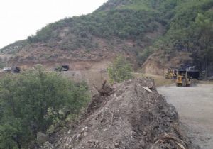 PKK’LILAR YOL KESEREK ARAÇ YAKTI