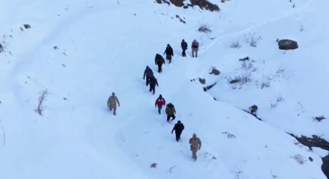 3 insan kaçakçısı ile 10 düzensiz göçmen yakalandı