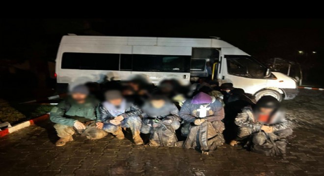 39 göçmen ve 4 insan kaçakçısı yakalandı