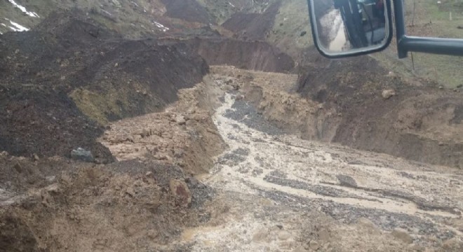 4 farklı bölgede heyelan meydana geldi