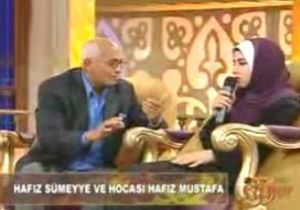 Sümeyye ve hocasından Kur an tilaveti Video