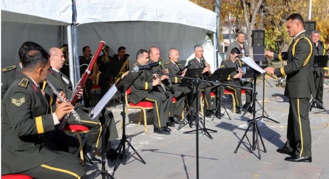 9. Kolordu Bandosu konseri yoğun ilgi gördü