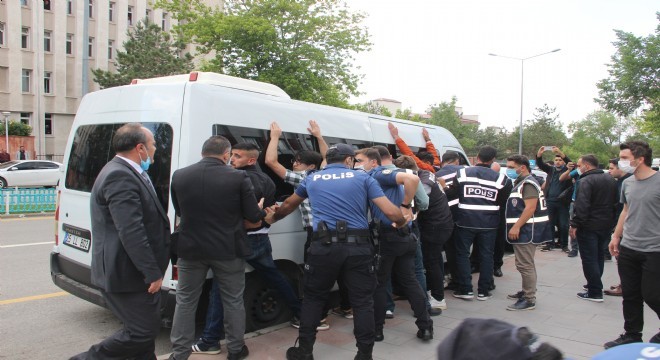 Adliye önünde levyeli kız kaçırma kavgası: 1 yaralı