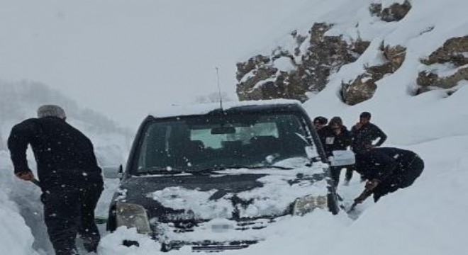 Araçtaki aile ölümden döndü