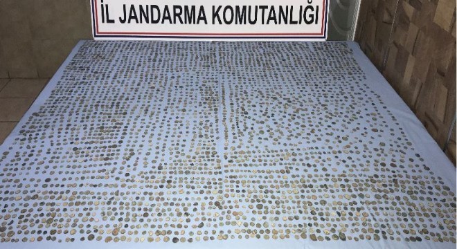 Araçtan 4 bin 51 adet sikke çıktı