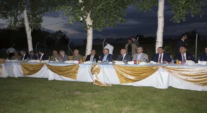 Atatürk Üniversitesinden Erzurum Protokolüne İftar Yemeği