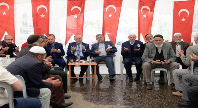 Azizoğlu şehit ailesinin acısını paylaştı