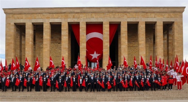 Bakan Bak ve Gençler Anıtkabir de buluştu