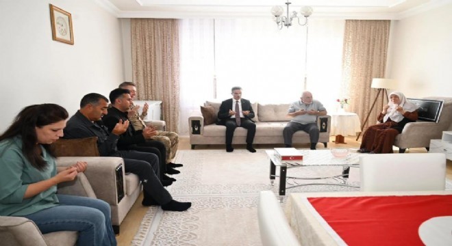 Baruş Şehit Ailelerinin duasını aldı