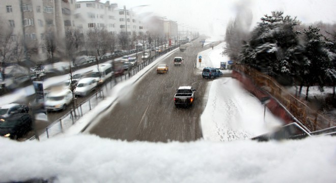 Batıda bahar Erzurum’da kar