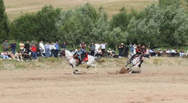 Bayburt ta  Dede Korkut Cirit Müsabakası  düzenlendi