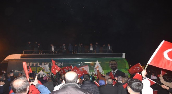 Bitlis’te AK Parti seçim kutlaması yaptı