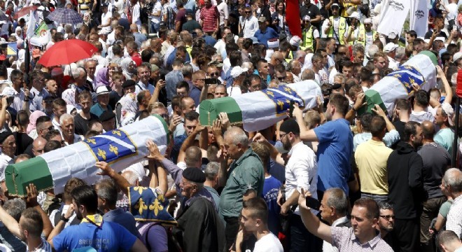 Bosna Hersek’te 33 şehit gözyaşlarıyla uğurlandı