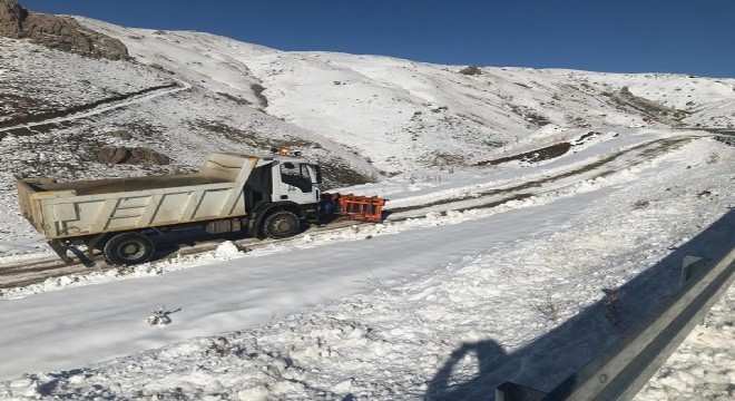 Büyükşehir ekipleri kar mesaisinde