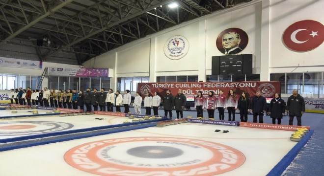 Curlingte heyecan sürüyor