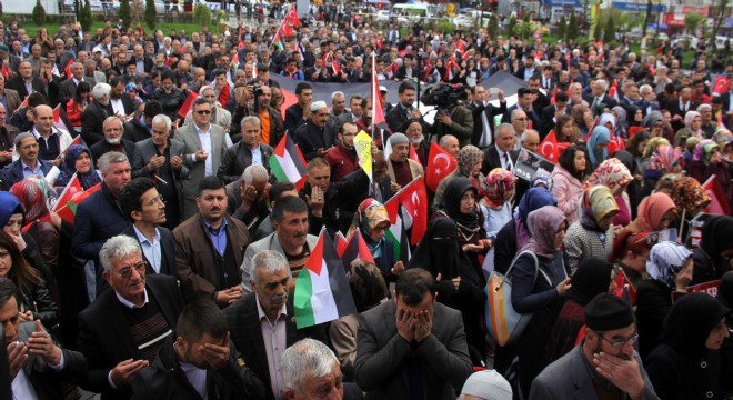 Dadaşlar İsrail’i lanetledi