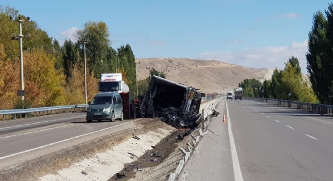 Domates yüklü Tır devrildi: 1 yaralı