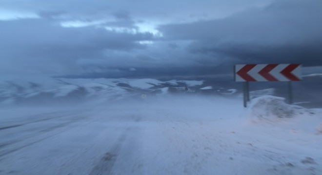 Doğu’da ulaşıma kar ve tipi engeli