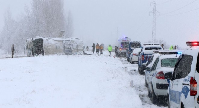 Erzincan yolunda kaza: 46 yaralı