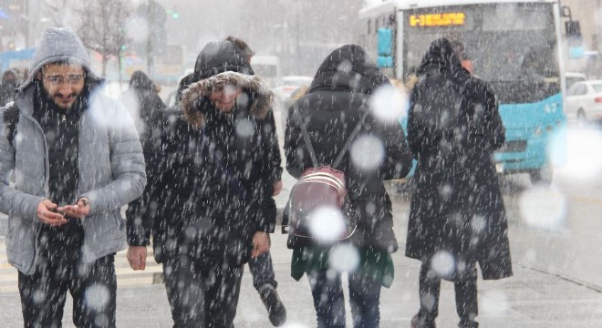 Erzurum karda karar kıldı