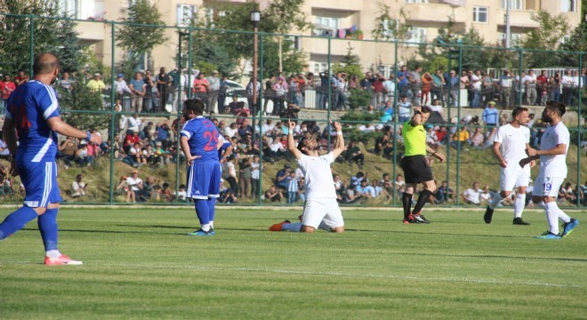 Erzurumspor Emrah Başsan’la güldü