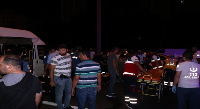 Erzurum’a hasta ziyaretine gelirken kaza yaptılar