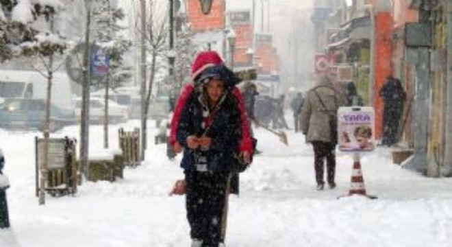 Erzurum’da eğitime kar engeli