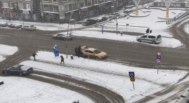 Erzurum’da kış geri döndü