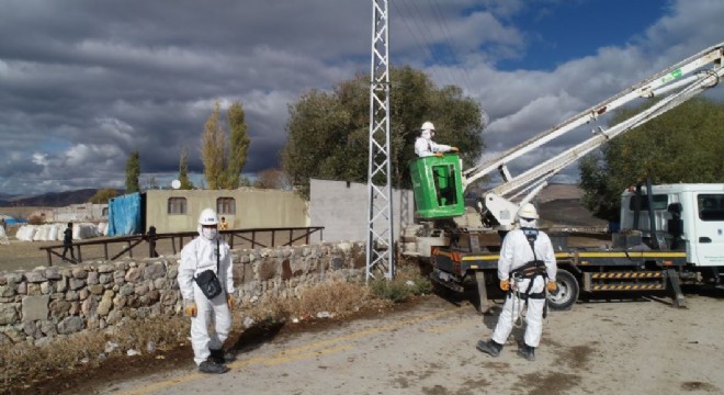 Karantina altında olan köylere ışık oldular