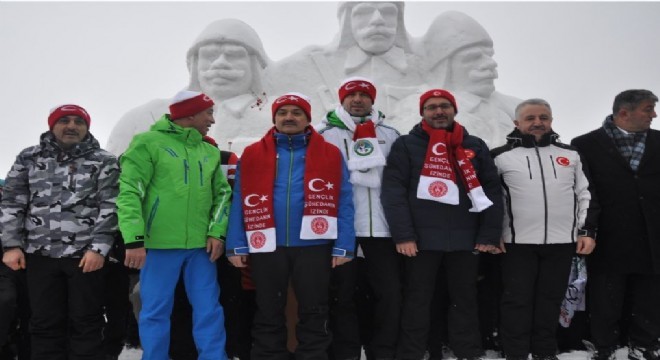 Kardan asker heykelleri yoğun ilgi buldu