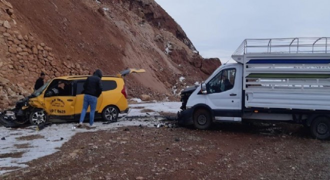 Karlıova yolunda trafik kazası: 1 ölü, 2 yaralı