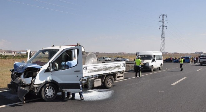 Kars yolunda trafik kazası: 2 yaralı