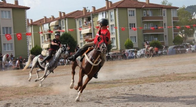 Kocaeli Erzurumlular Derneği’nden cirit şöleni