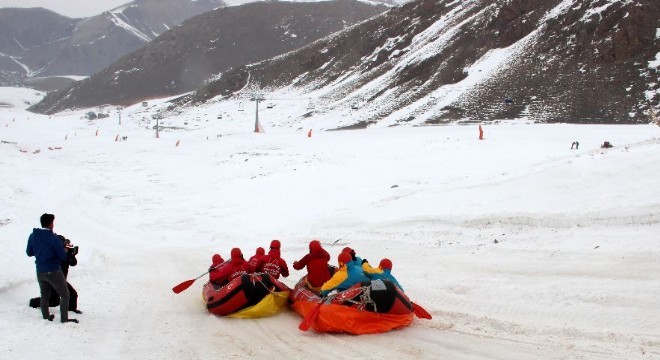 Konaklı’da kar raftingi heyecanı yaşandı