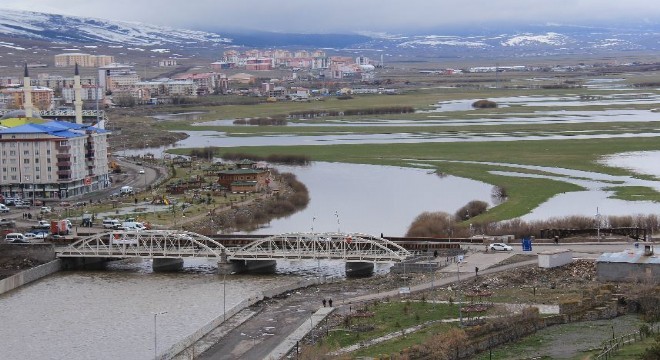 Kura Nehri taştı