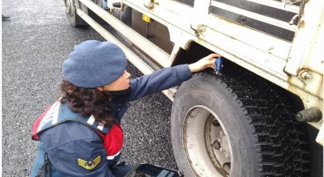 Köprüköy’de Jandarma’dan kış lastiği denetimi