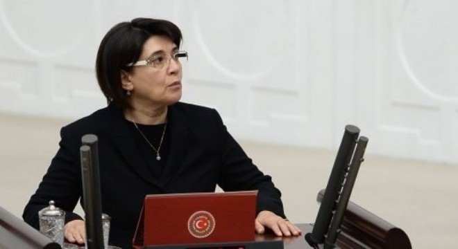 Leyla Zana nın milletvekilliği düştü