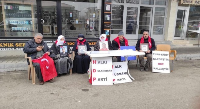 Muş’ta annelerden nöbet kararlılığı