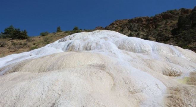 Oltu da Pamukkale yi andıran görüntüler