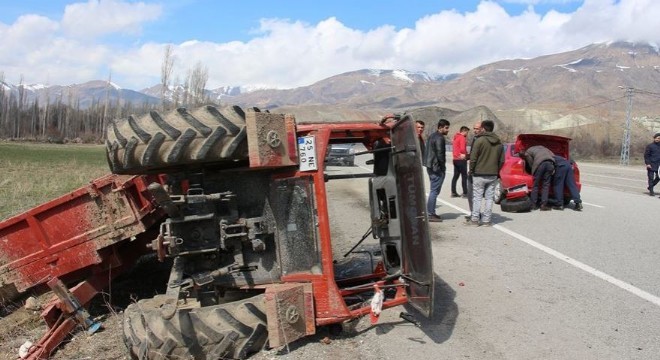 Otomobil, traktörle çarpıştı: 1 yaralı