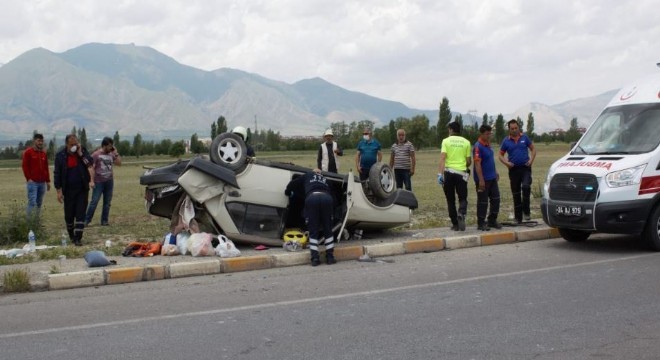 Otomobiller çarpıştı: 5 yaralı