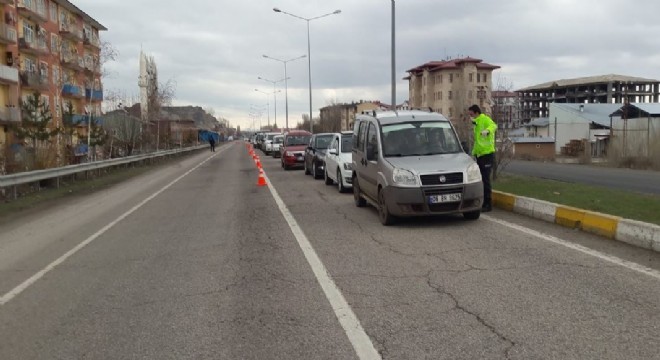 Pasinler Emniyeti İlçeden çıkışları kontrol altına aldı