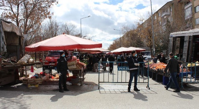 Polis uyardı, pazarcılar izin vermedi