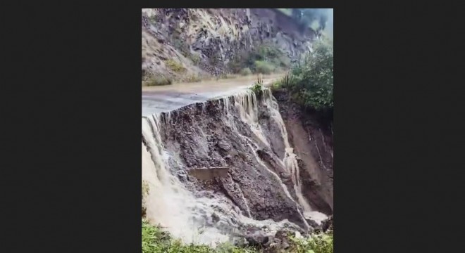 Posof ta aşırı yağış sonrası yol çöktü