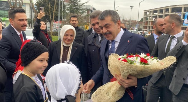 Tekin:  Hep beraber taşın altına elimizi koyalım 