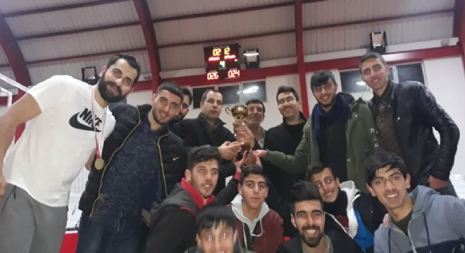 Tekman’da kurumlar voleybolda yarıştı