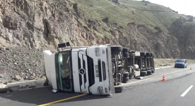 Tercan yolunda trafik kazası:1 yaralı