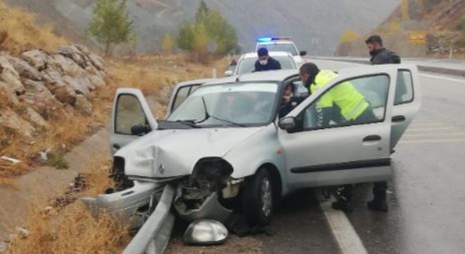 Tercan yolunda trafik kazası: 3 yaralı